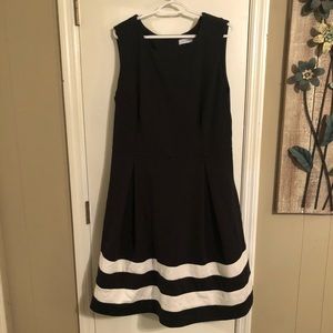 Sleeveless black and white dress